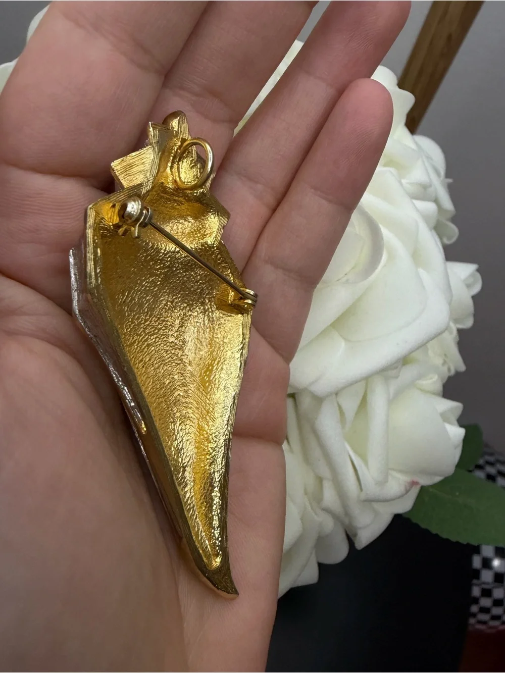 Vintage Gold and Silver Tone Shell Pendant Necklace - Unbranded